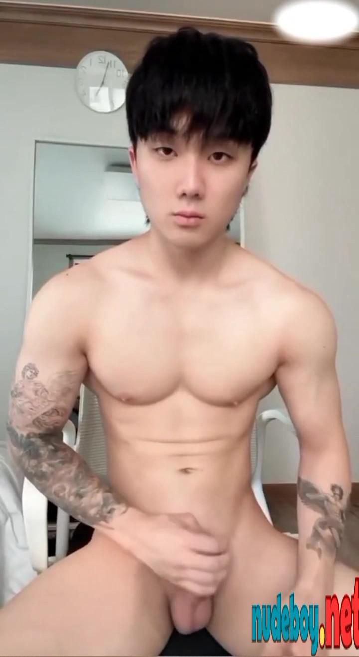 gundum_1997 - Handsome guy with big cock