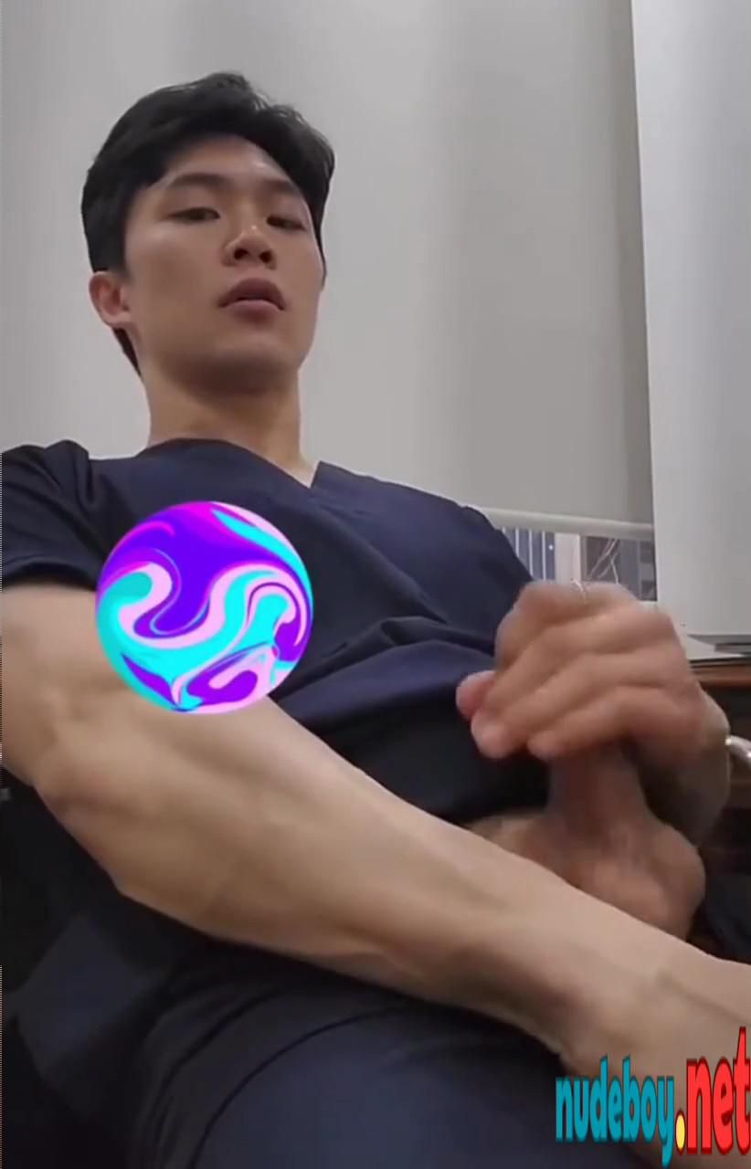 zkjtop1 - The handsome Asian man masturbated and ejaculated during work hours