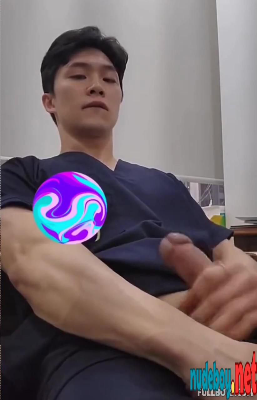 zkjtop1 - The handsome Asian man masturbated and ejaculated during work hours